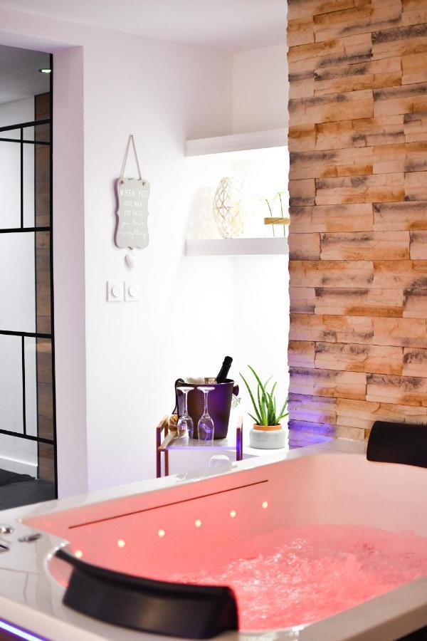 Les Nuits D Olympe - Suite & Spa Privatif Lacoste  Exterior photo